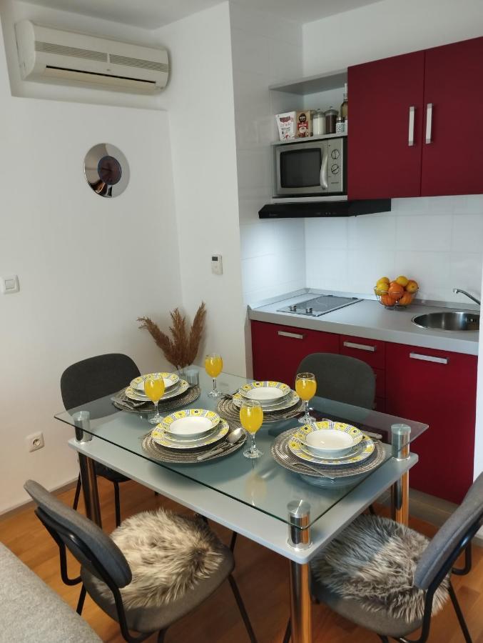Bella Vista - Cozy Apartments With Easy Check-In And Free Parking Split Exterior foto
